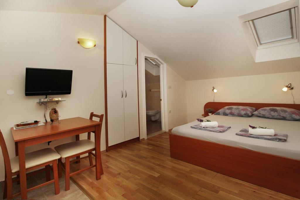 Apartments Caralipeo Makarska Quarto foto
